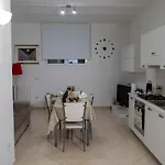 La Casa Di Thomas In Centro Apartment *